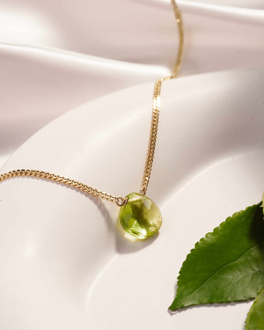 Droplet Necklace Flat (Peridot)