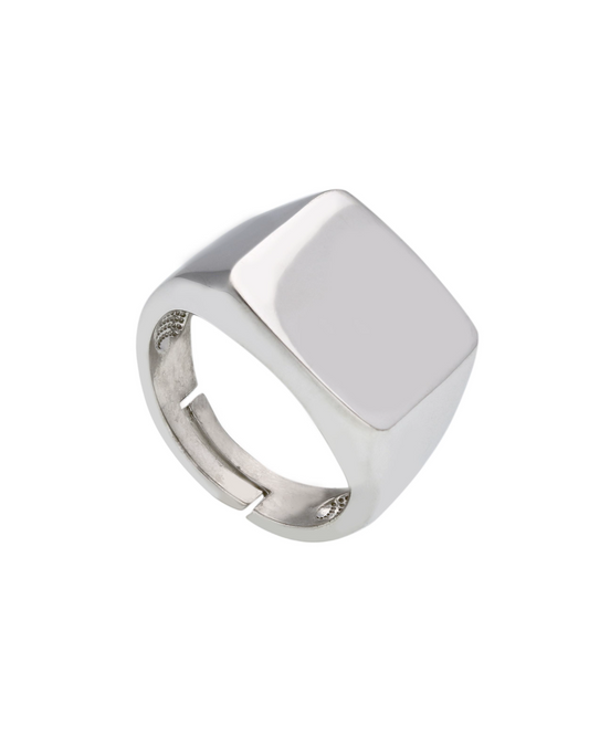 Anello Rectangular Classic Chevalier in argento 925 con superficie liscia personalizzabile e base regolabile.