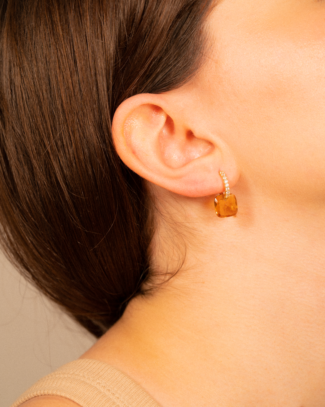 Boucles d'oreilles créoles avec pierres précieuses