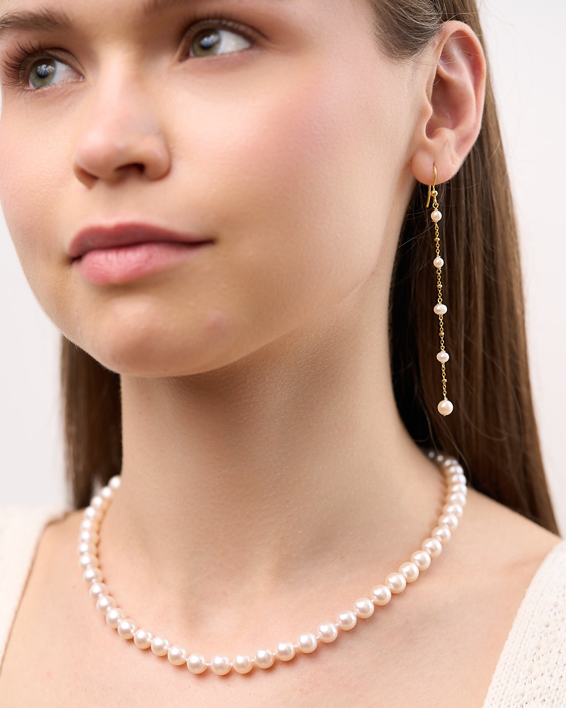 Orecchini Sora con perla in argento 925 dorato, vista frontale.