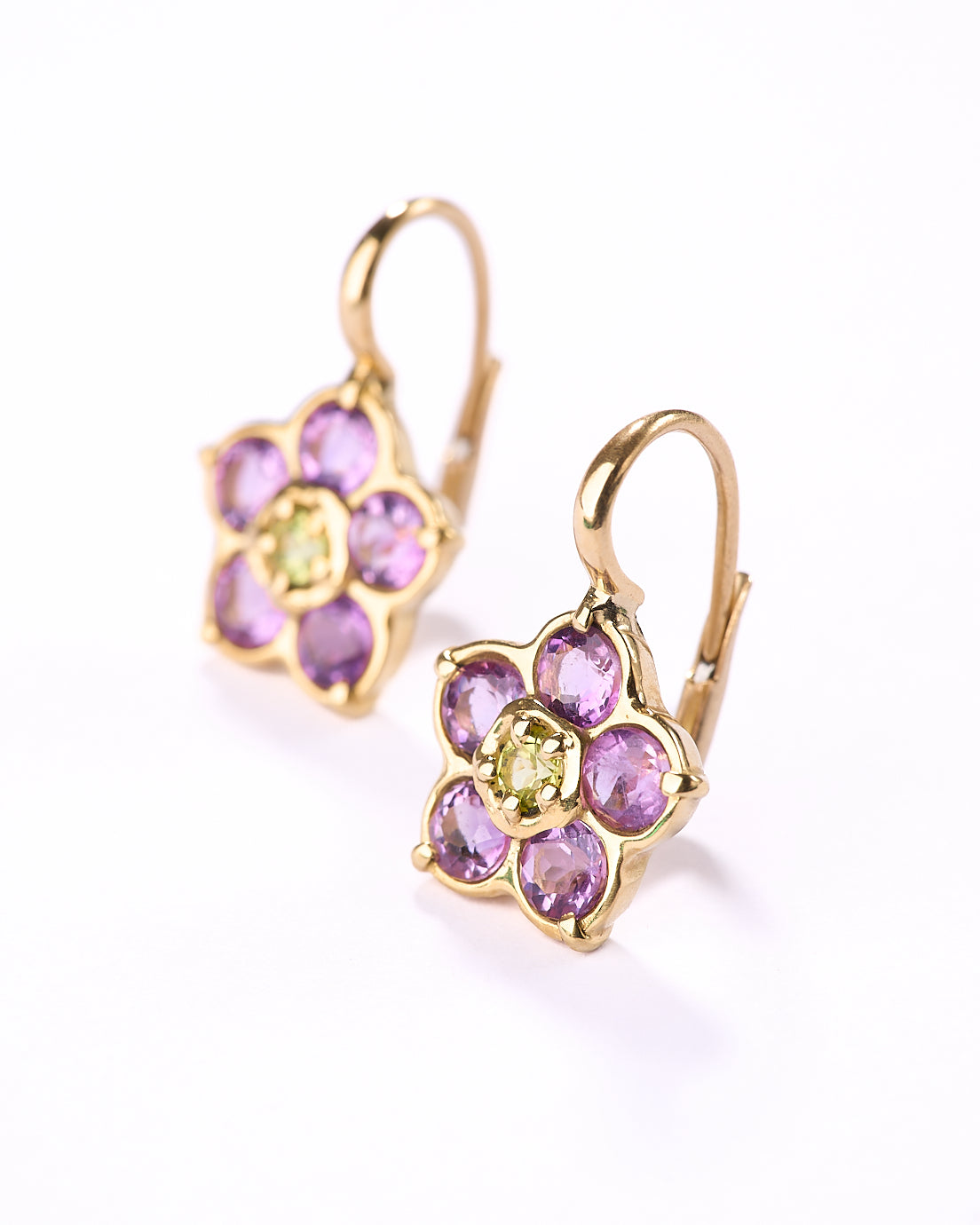 Orecchini Hana a fiore in oro rosa 18k con ametista e peridoto.