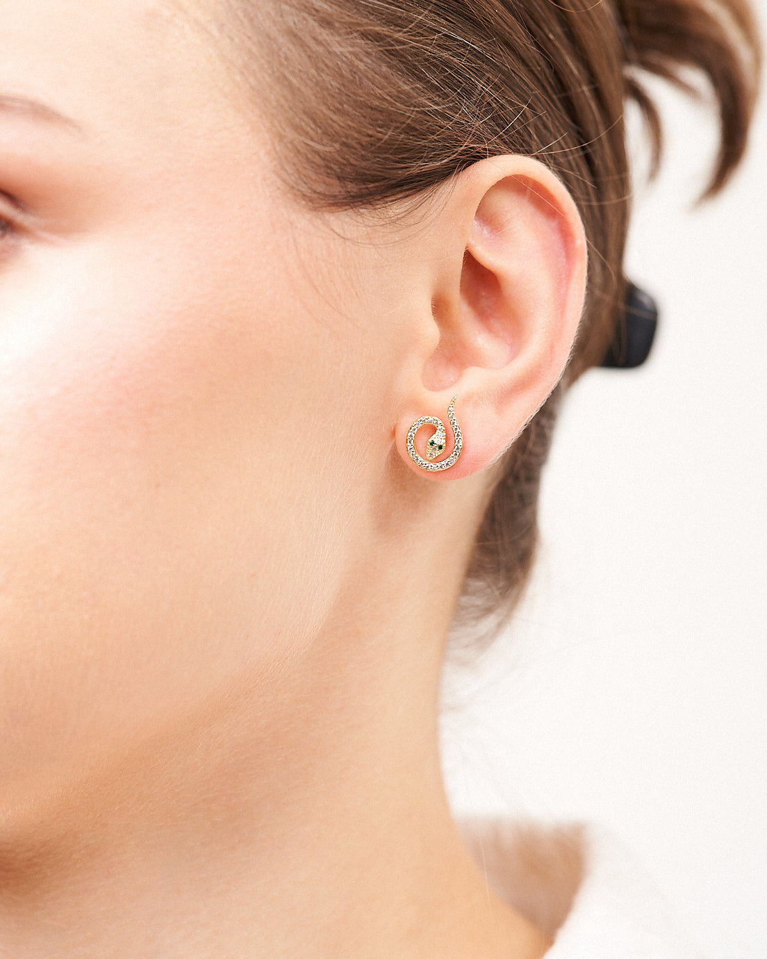 Orecchini a lobo Artemisia in argento 925 con zirconi bianchi